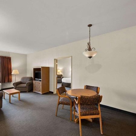 Rodeway Inn & Suites Tomahawk Exteriér fotografie