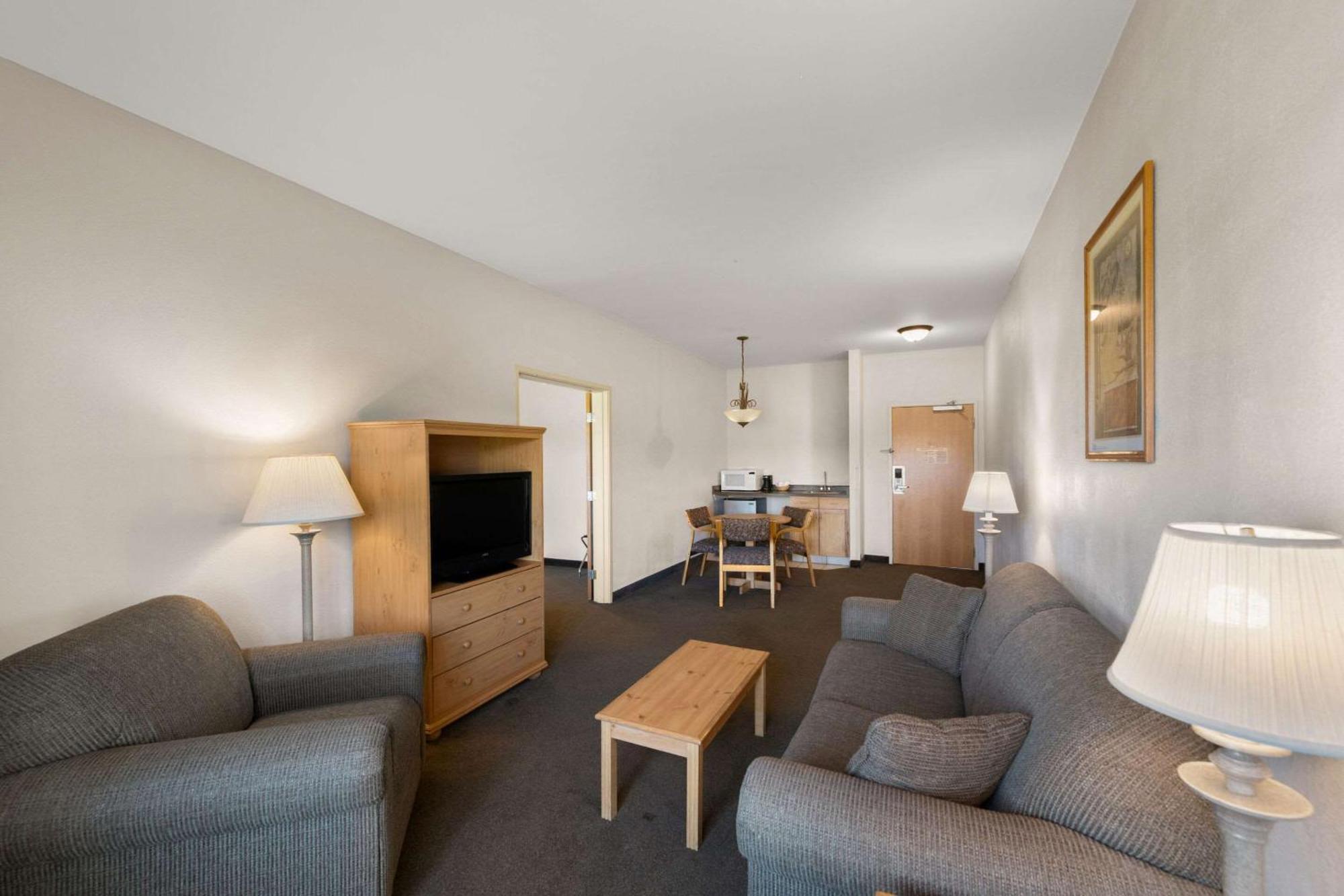 Rodeway Inn & Suites Tomahawk Exteriér fotografie