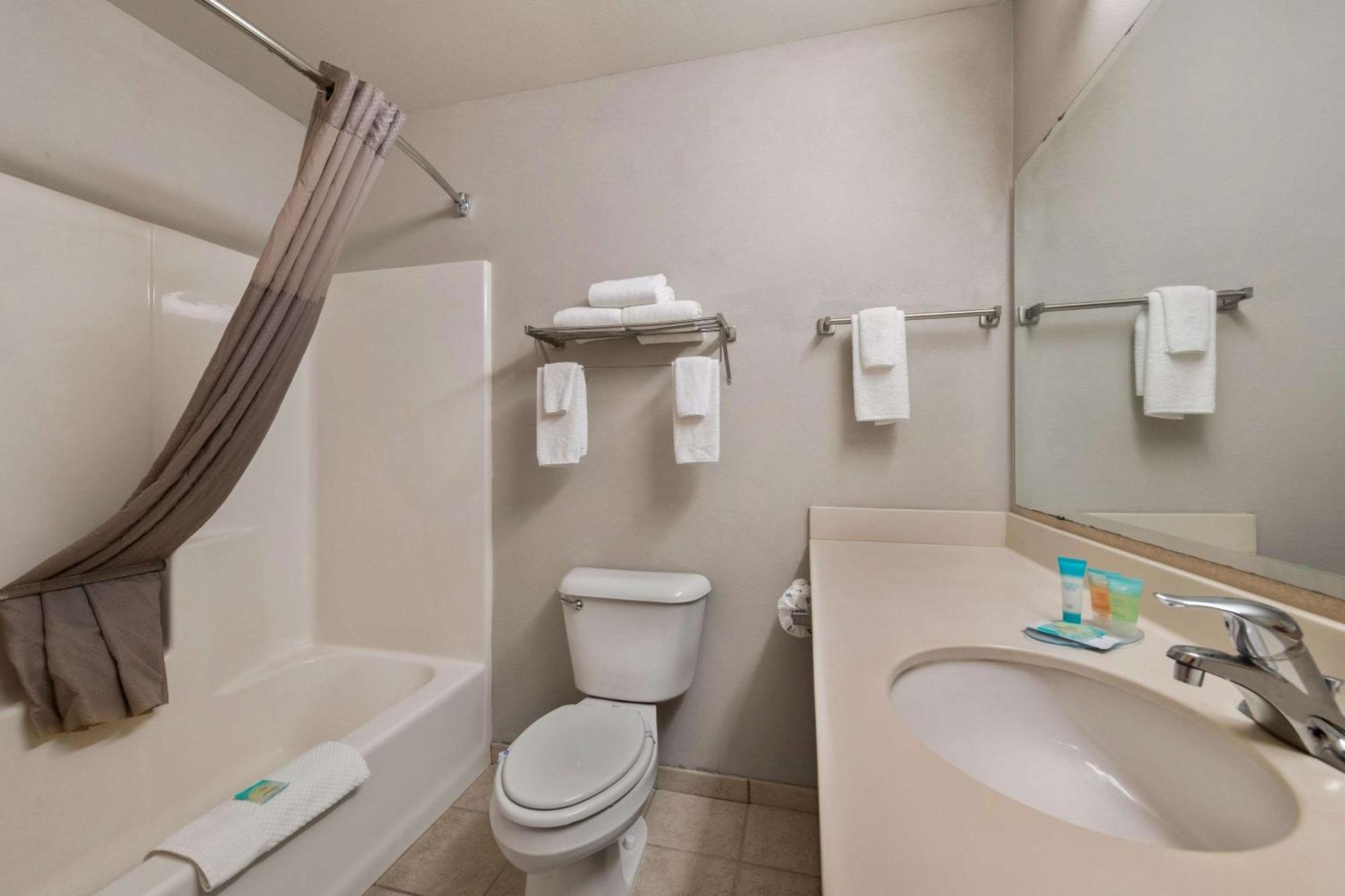 Rodeway Inn & Suites Tomahawk Exteriér fotografie
