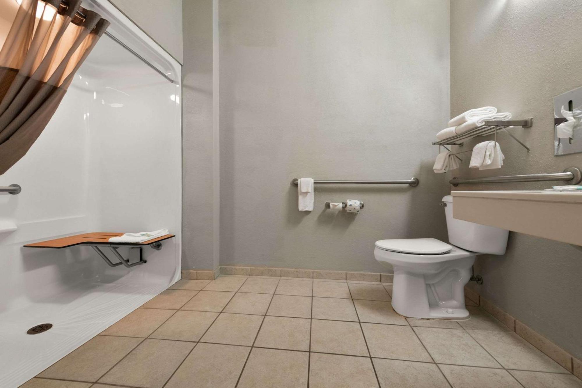 Rodeway Inn & Suites Tomahawk Exteriér fotografie